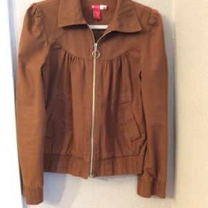 Split Jacket with Zip Up Front. Women’s Medium